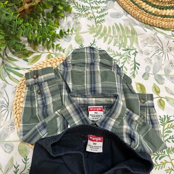 Wrangler Green Plaid Shirt and Dark Blue Pants - Picture 11 of 16